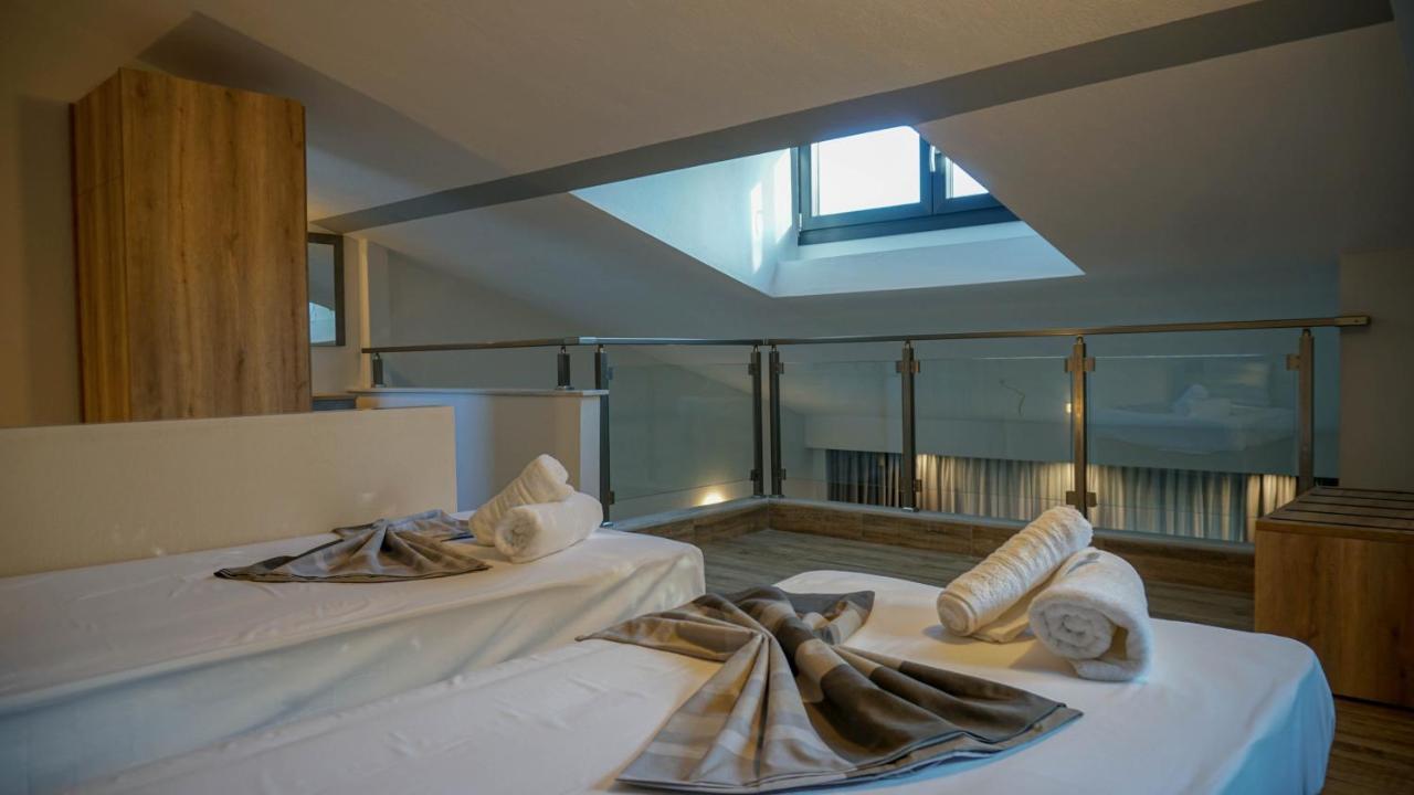 Enalia Luxury Living Apartment Nikiti  Bagian luar foto